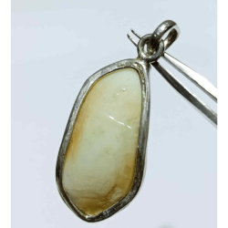 Natural Shukra Mani 20 Carat in silver locket