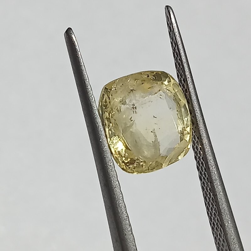 Yellow Sapphire Square (Pukhraj) 3.53 Carat